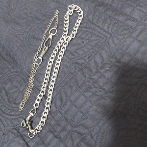 Two chains to hand from your pants